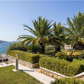 5 bedroom beachfront villa with pool on Ciova Island, Trogir, sleeps 12